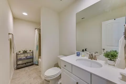 Bath - 135 Tailwind Dr, Kyle, TX 78640 photo 2 of 2