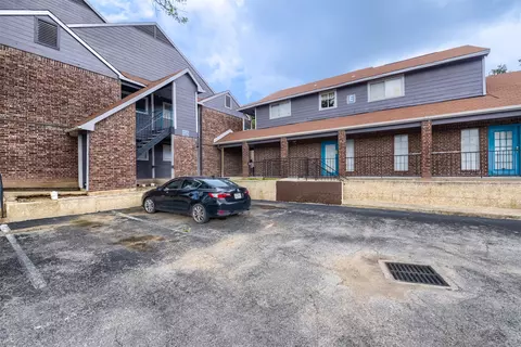 1840 Burton Dr #144, Austin, TX 78741
