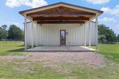 1371 Private Road 2051, Giddings, TX 78942