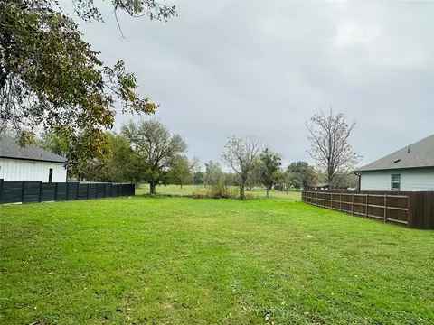 106 Bill St, Elgin, TX 78621 photo 6