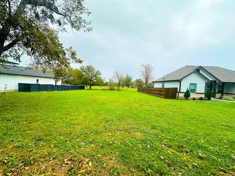 106 Bill St, Elgin, TX 78621 photo 9