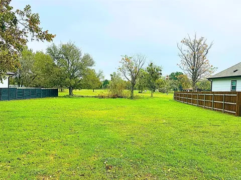 106 Bill St, Elgin, TX 78621 photo 8
