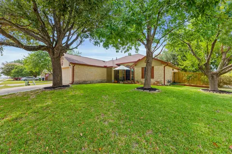 500 Morning Dove Dr, Hutto, TX 78634