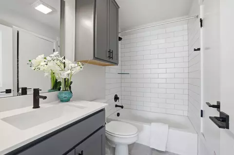 Bath - 905 Pullman St, Leander, TX 78641 photo 2 of 5