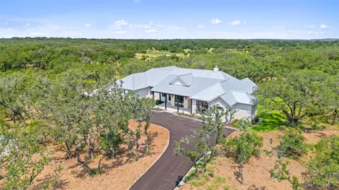 172 Crooked Creek Ct, Johnson City, TX 78636