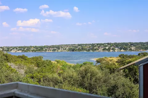 105 Comanche Pt, Point Venture, TX 78645
