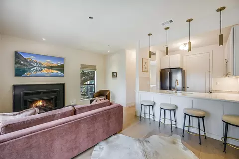 802 S 1st St #207, Austin, TX 78704