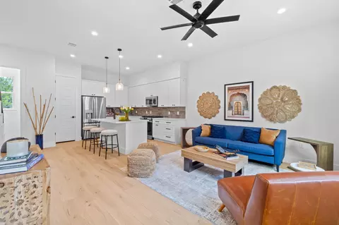 909 Calle Limon #2, Austin, TX 78702