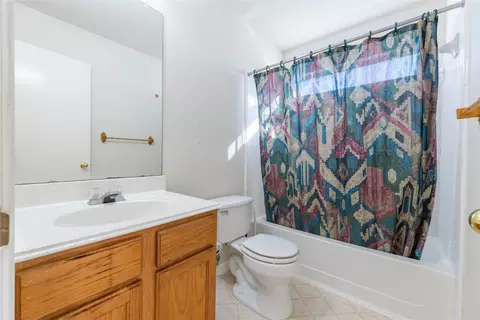 Bath - 600 Tobin Dr, Buda, TX 78610 photo 2 of 3