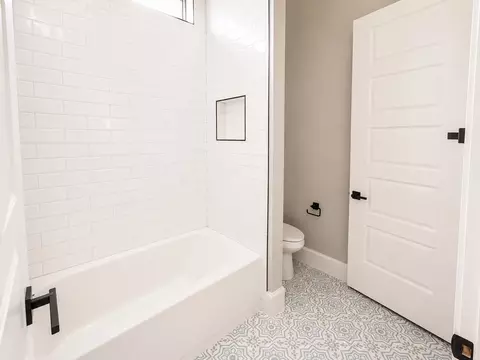 Bath - 112 Axis Loop, Georgetown, TX 78628 photo 5 of 10