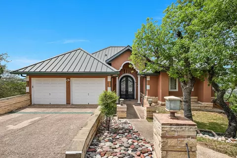 695 Sunset Dr, Wimberley, TX 78676