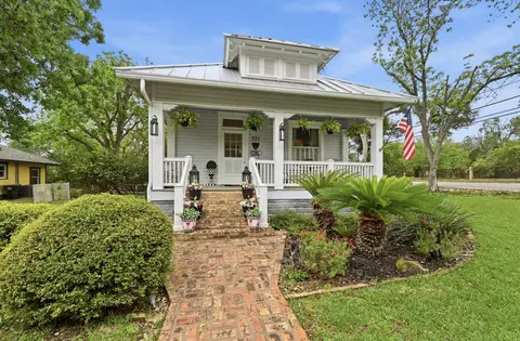221 N Johnson Ave, San Marcos, TX 78666