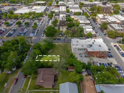 205 E 9th St, Georgetown, TX 78626 photo 3
