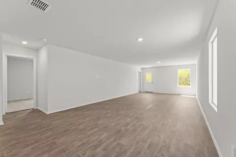 Living - 304 Wild Goose Dr, Luling, TX 78648 photo 3 of 6
