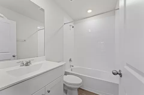 Bath - 304 Wild Goose Dr, Luling, TX 78648 photo 1 of 3