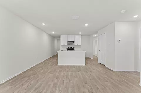 Living - 304 Wild Goose Dr, Luling, TX 78648 photo 1 of 6