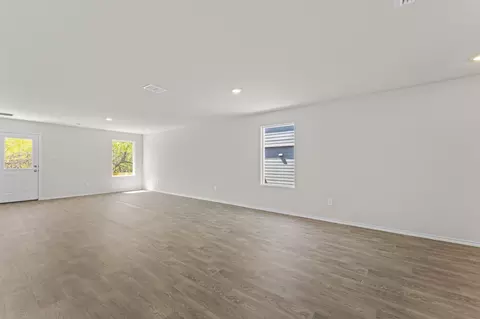 Living - 304 Wild Goose Dr, Luling, TX 78648 photo 2 of 6