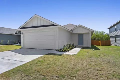 304 Wild Goose Dr, Luling, TX 78648