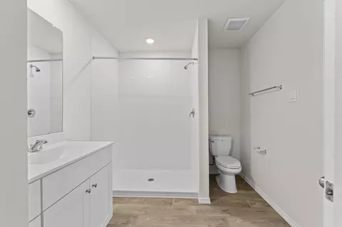 Bath - 304 Wild Goose Dr, Luling, TX 78648 photo 3 of 3