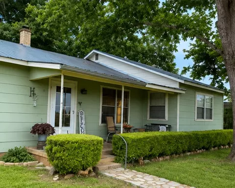 1132 Thiele Ln, Fredericksburg, TX 78624
