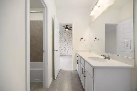 Bath - 1098 Cherrystone Loop, Buda, TX 78610 photo 5 of 5