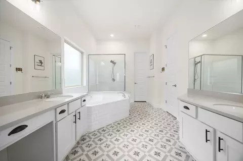Bath - 1098 Cherrystone Loop, Buda, TX 78610 photo 1 of 5