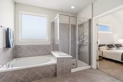 Bath - 2300 Centennial Loop, Round Rock, TX 78665 photo 2 of 4