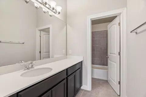 Bath - 2300 Centennial Loop, Round Rock, TX 78665 photo 4 of 4