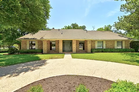 2107 Baltusrol Dr, Austin, TX 78747