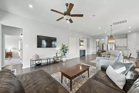 103 Scotsburg St, Hutto, TX 78634