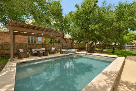 1385 Pine Forest Cir, Round Rock, TX 78665