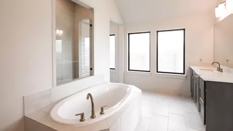 Bath - 252 Melody Rd, Lockhart, TX 78644 photo 3 of 4