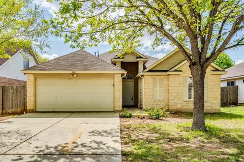 214 Sandhill Dr, Lockhart, TX 78644