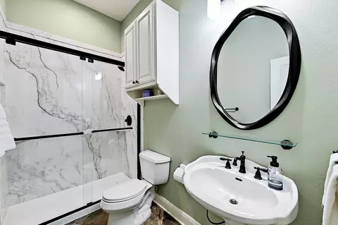 Bath - 948 Upper Elgin River Rd, Elgin, TX 78621 photo 6 of 7