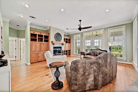 Living - 948 Upper Elgin River Rd, Elgin, TX 78621 photo 2 of 5