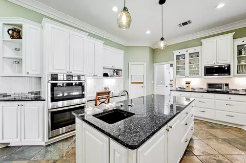 Kitchen - 948 Upper Elgin River Rd, Elgin, TX 78621 photo 2 of 4