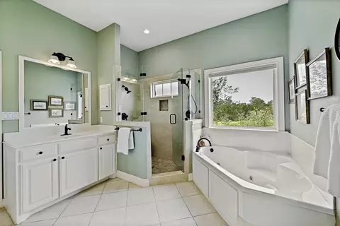 Bath - 948 Upper Elgin River Rd, Elgin, TX 78621 photo 1 of 7