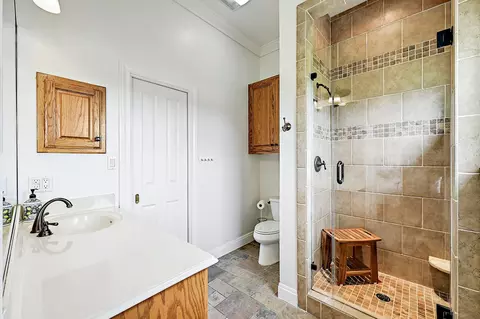 Bath - 948 Upper Elgin River Rd, Elgin, TX 78621 photo 3 of 7
