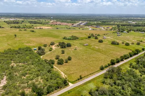 3291 Washburn Rd, Luling, TX 78648 photo 2