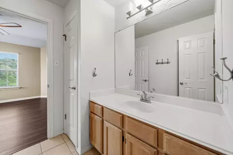Bath - 6604 Strutton Cv, Austin, TX 78759 photo 5 of 5