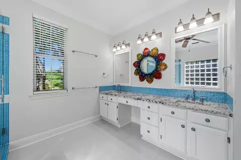 Bath - 6604 Strutton Cv, Austin, TX 78759 photo 2 of 5