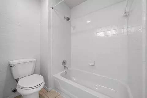 Bath - 6604 Strutton Cv, Austin, TX 78759 photo 4 of 5