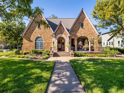 710 W 11th St, Taylor, TX 76574