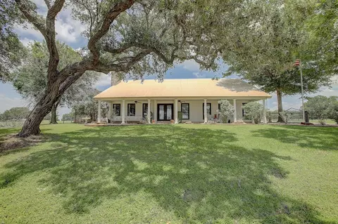 4214 Old College Rd, La Grange, TX 78945