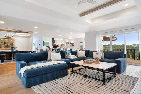 105 Stonegate Ln, Dripping Springs, TX 78620