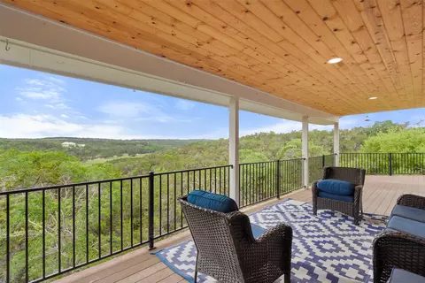 105 Stonegate Ln, Dripping Springs, TX 78620