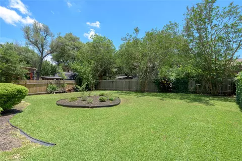 Exterior - 7601 Windrush Dr, Austin, TX 78729 photo 5 of 6