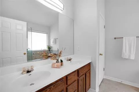 Bath - 281 Hutton Dr, Kyle, TX 78640 photo 2 of 3