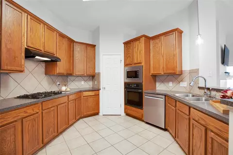 Kitchen - 281 Hutton Dr, Kyle, TX 78640 photo 4 of 5