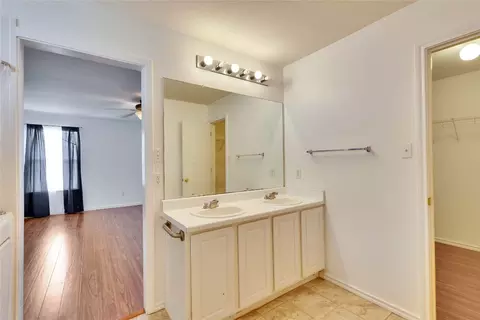 Bath - 117 Gillespie Ln, Elgin, TX 78621 photo 3 of 3